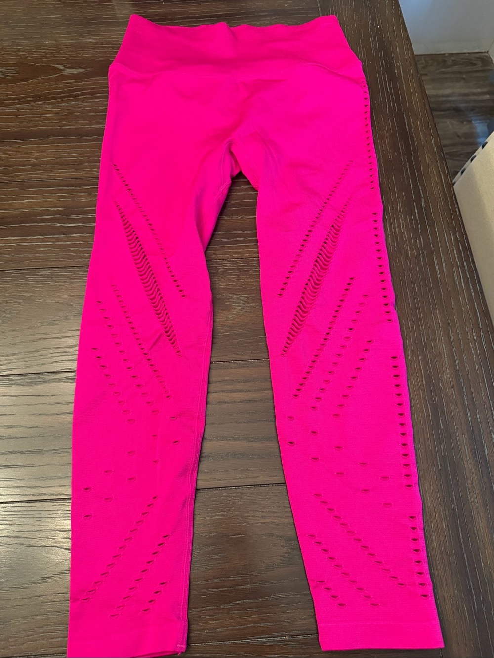 Victoria Sport High-Rise Seamless Leggings in Bright Pink